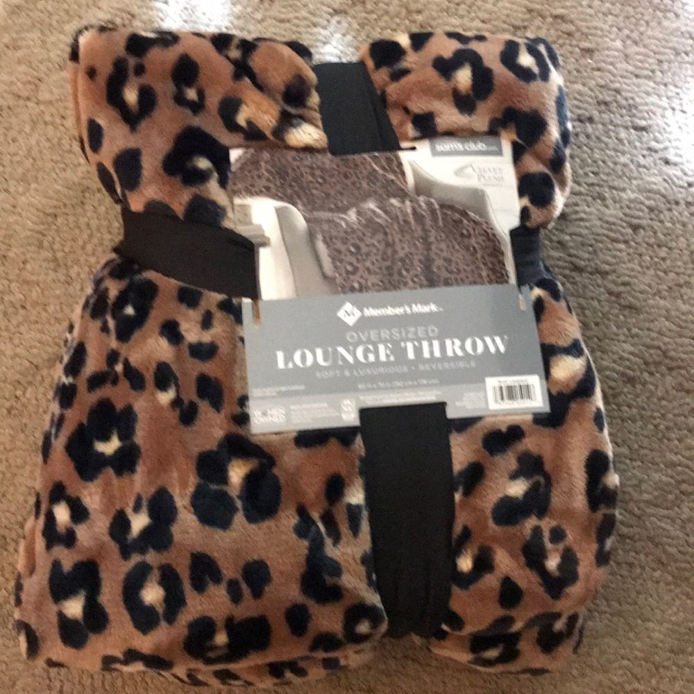 Members Mark oversized lounge throw NWT